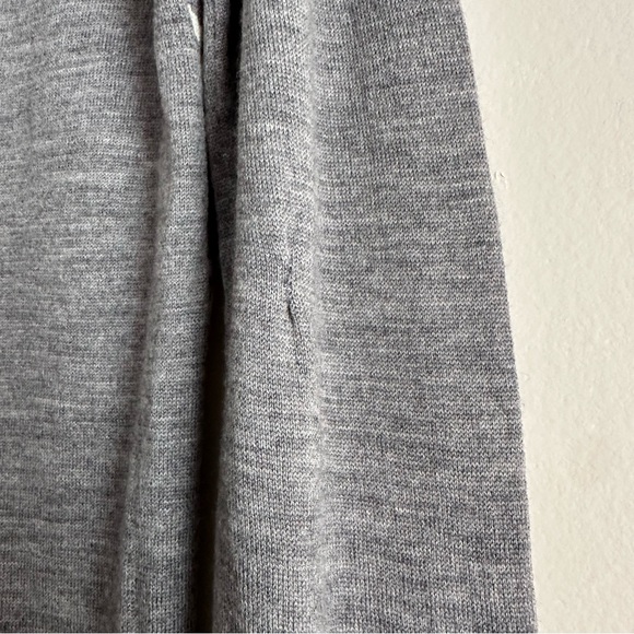 Uniqlo • 100% Wool Floral Patterned Sweater‎ - Picture 7 of 7